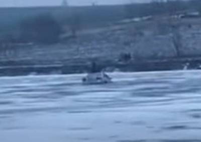 В Молдове водитель утопил «Ауди» во время крещенского дрифта на озере и попал на видео