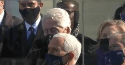 Билл Клинтон успел поспать на инаугурации Байдена (видео)
