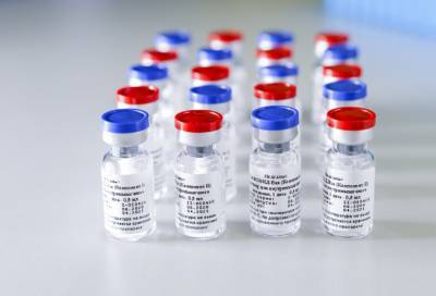 Около 500 жителей Ленобласти получили обе дозы вакцины от коронавируса