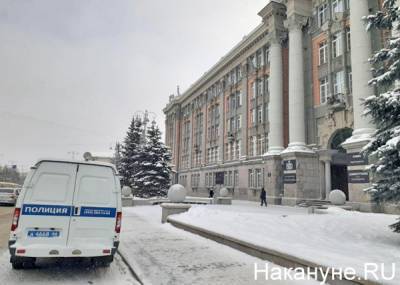 Екатеринбургских водителей агитировали соблюдать ПДД специальными календарями