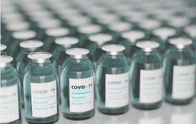 Роскачество предупреждает россиян о мошенниках, продающих вакцину от COVID-19 в Сети