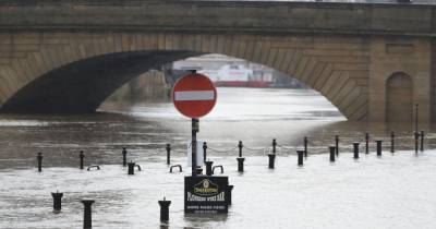 Великобритания страдает от шторма: эвакуируют тысячи людей