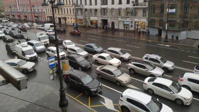Российским автолюбителям назвали самые опасные ошибки на зимней дороге