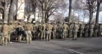 Инаугурация Байдена: часть военных повернулись спиной к президентскому кортежу (видео)