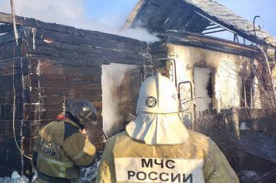 В Курганской области сгорел дом: погиб инвалид, который не смог выйти из горящего здания