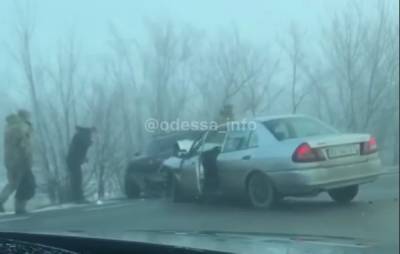 Погода наделала беды на дорогах Одесчины: видео массовых аварий разлетелось по сети
