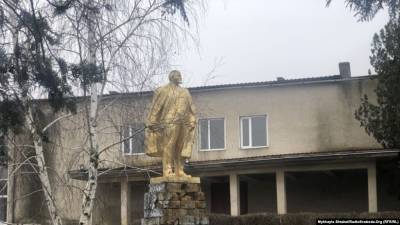 В Одесской области снесли еще один памятник Ленину (видео)
