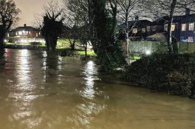 Британию накрыло масштабное наводнение: пострадали более 2 тыс. домов (фото, видео)