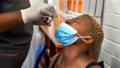 Ученые предупредили об опасности штамма коронавируса из ЮАР для уже переболевших