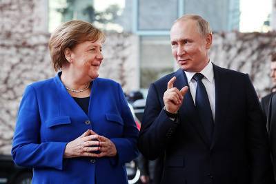 Меркель предлагала Путину помощь в регистрации "Спутника V" в ЕС