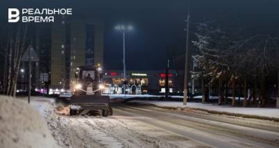 Нефтехимики по просьбе руководства города вышли на расчитску дорог от снега