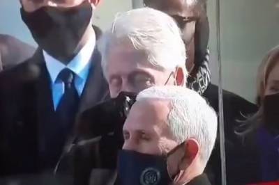 Байден говорит – Клинтон дремлет: экс-лидер США заснул на инаугурации – курьезное видео
