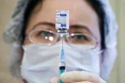 Вирусолог Щелканов призвал россиян соблюдать самоизоляцию во время вакцинации от COVID-19