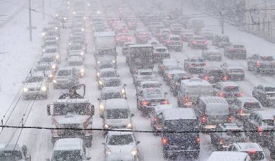 Снегопад в Москве спровоцировал пробки в 8 баллов