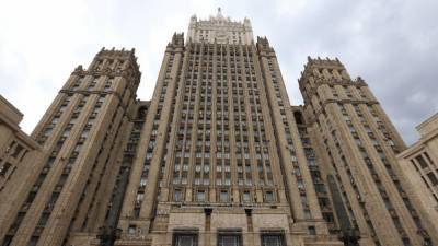 Захарова призвала США включить телефонную связь в генконсульстве РФ