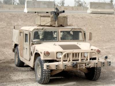 Угнанный с военного склада Нацгвардии США вседорожник Humvee с боеприпасами нашли в реке Лос-Анджелес