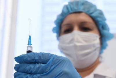 Поступление вакцины от COVID-19 центра Чумакова в гражданский оборот ожидается в марте