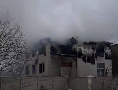 В Харькове горит дом престарелых: есть погибшие