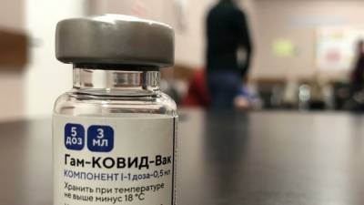 Петербург получил крупную партию вакцины "Спутник V"