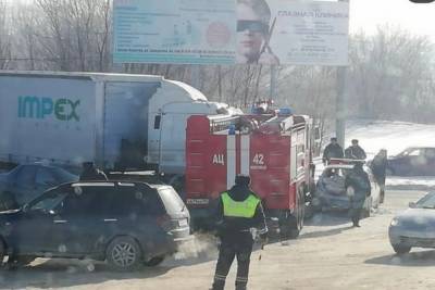 В Ростовской области столкнулись пожарная машина, автомобиль ДПС и фура