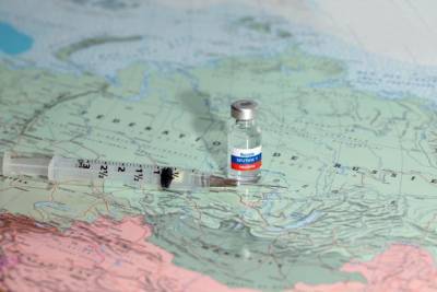 Меркель предлагает поддержку в подготовке заявки на регистрацию в ЕС вакцины “Спутник V”
