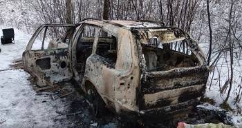 Тело мужчины нашли в сгоревшей машине в чагодощенском лесу