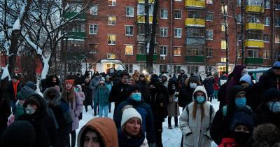 Москвичей призвали уберечь детей от «зомбированной толпы»