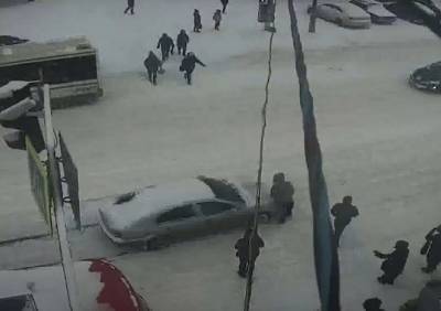 Наезд на пешехода на улице Новоселов попал на видео
