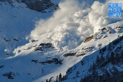 МЧС предупреждает об опасности схода лавин в горах Дагестана