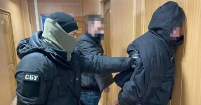 СБУ задержала функционера &quot;Киевводоканала&quot;, выломав двери в офисе компании (ФОТО, ВИДЕО)