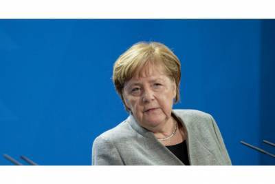 Меркель: “Я требую немедленно освободить господина Навального”