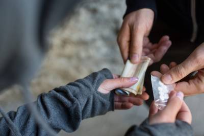 В Запорожской области две девушки фасовали наркотики и торговали ими через Telegram