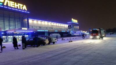В Петербурге эвакуировали гипермаркет "Лента" на Хасанской