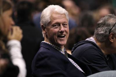 Билл Клинтон вздремнул во время инаугурации нового президента США: курьезное видео