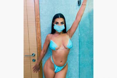 Звезда реалити-шоу сделала бикини из медицинских масок и разозлила фанатов