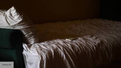 Женщина установила в спальне скрытую камеру и узнала причину своего недосыпа