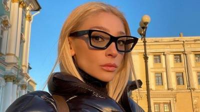 Анастасия Ивлеева - Нарушившая запрет Настя Ивлеева едва не провалилась под лед в Петербурге - 5-tv.ru - Санкт-Петербург