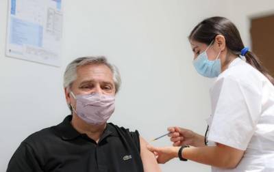 Президент Аргентины привился вакциной Спутник V