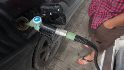 Средние цены на бензин в России увеличились за неделю на 10 копеек