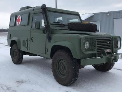 Латвия передала ВСУ семь медицинских автомобилей
