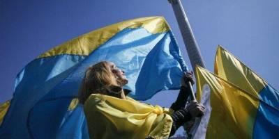 В основном — молодые люди. Более 80% украинцев считают себя счастливыми — соцопрос