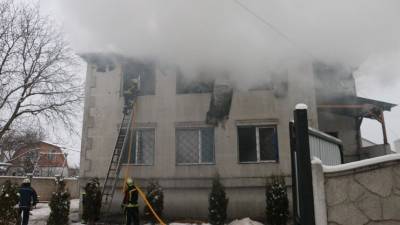 Трех человек задержали после пожара с 15 погибшими в Харькове