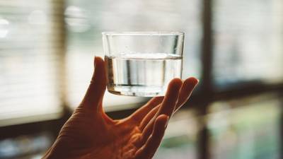 Сингапурские ученые научились добывать питьевую воду из воздуха