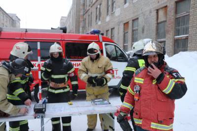 В Екатеринбурге при пожаре в многоэтажке пострадали люди