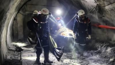 В Кузбассе спасатели обнаружили тело третьего погибшего горняка