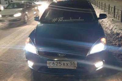 В Омске молодой водитель сбил женщину на переходе