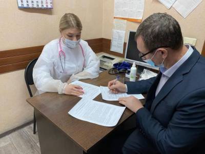 В Кузбассе ещё один глава территории поставил прививку от коронавируса