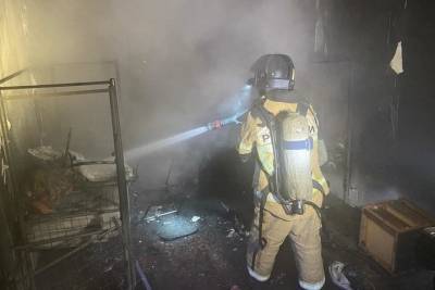 Ночью в Екатеринбурге при пожаре в многоквартирном доме пострадали трое