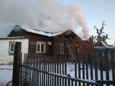 За сутки в Астраханской области сгорели жилой дом и автомобиль