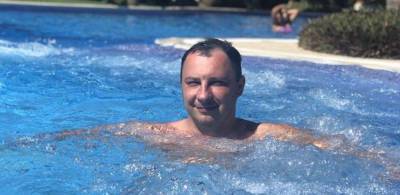 Звезда "Дизель Шоу" Танкович впечатлил кадрами с красоткой-женой и дочерью в бассейне: настоящий мужчина